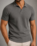 POLO GRIFFO VERONA™ - Sem botões. Com textura. Naturalmente refinada.