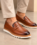 MOCASSIM GRIFFO RAVENNA™ — Elegância por cima. Segurança em cada passo.
